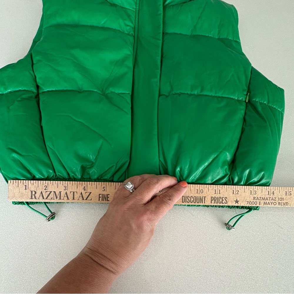Coalition LA Green Puffer Vest Cropped Zip Pockets Snap & Zip Up Collar - Picture 13 of 14